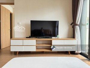 gia đình cần bán căn hộ 2 ngủ đẹp sky park, sổ đỏ sẵn giao dịch, để lại nội thất đầy đủ như hình