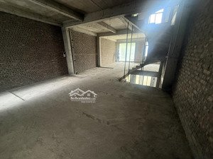 cho thuê kho dt sử dụng 300m tại dương nội hà đông mặt tiền 7m giá 12triệu. lh 