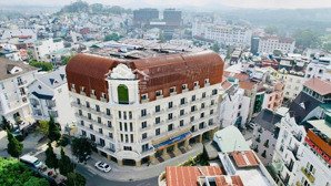 vip!! bán khách sạn trung tâm đà lạt - nh 35x34m ( 6 tầng - 100 phòng) - hđt 2 tỷ/th - giá 349 tỷ