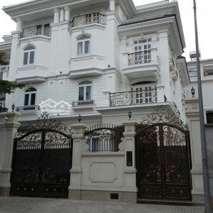 gia đình cần bán nhà hxh cao thắng quận 3 diện tích: 13.1mx18m dtcn: 231,8m² trệt, 2 lầu gía: 82 tỷ