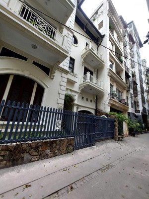 bán biệt thự tại đường tứ liên 250m2, giá 60 tỷ. tây hồ