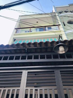 nhà mới sơn sửa 4*14m 2lầu 4pn 3wc hxh quang trung
