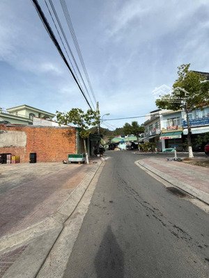 bán lô góc đất trung tâm chợ vĩnh trường