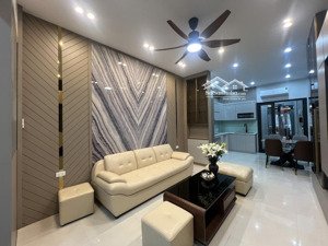 lô góc ô tô trung tâm hành chính long biên