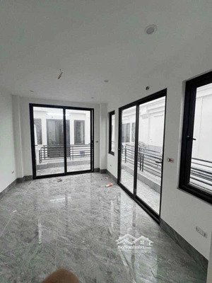 siêu hiếm! nhà riêng lô góc trung kính - 5 tầng mới - 30m2 - chỉ 8.x tỷ - 40m ra ô tô