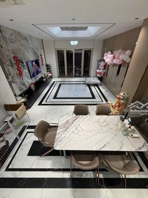 bán nhà đẹp đường số song hành gần cầu sài gòn. 100m2 ngang 5 4 lầu nội thất nhập khẩu...