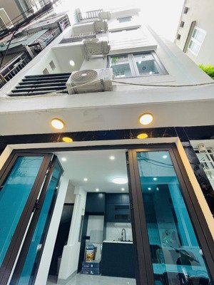 bán nhà cầu giấy -lô góc - 30m - 7 tỷ - gần phố - vị trí đẹp