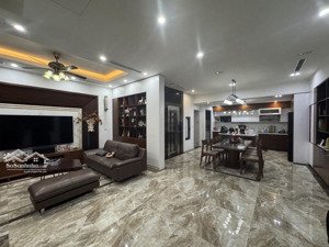 chính chủ bán biệt thự vinhomes gia lâm vị trí vàng để ở và kinh doanh chỉ 27 tỷ sở hữu ngay