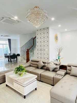 cho thuê villa vừa hoàn thành nội thất mới keng liền kề phú mỹ hưng