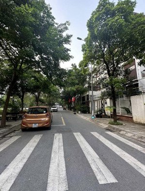 siêu biệt thự lô góc đẹp long lanh - view vườn hoa - vỉa hè mênh mông - ô tô tránh dừng đỗ