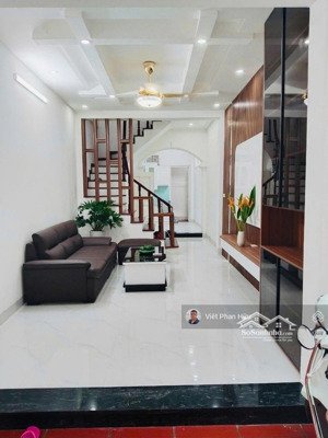 bán nhà quan hoa trung tâm cầu giấy 47m x 4 tầng lô góc 3 thoáng , 5 tạ đỗ cửa