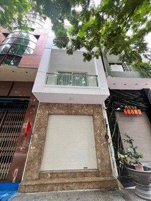 bán nhà mt 127 calmette, quận 1. dt: 4x20m. 4 tầng. giá: 65 tỷ. lh: đạt