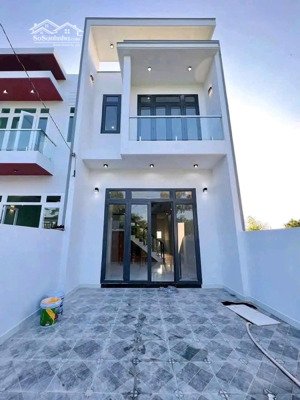 chỉ cần bỏ ra 700 triệu sở hữu ngay nhà 1 trệt, 1 lầu mới toanh ngay chợ tân mai 2 trên quốc lộ 51