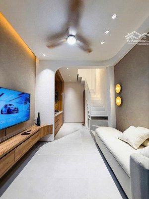 bán gấp nhà bình thạnh cạnh q1, chỉ 3tx . vị trí tốt di chuyển trung tâm.