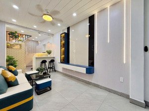 cực sốc! nhà ngay trung tâm phú nhuận dt 35,1 m2, giá chỉ 3tỷ250.