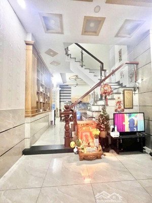 giá sốc duy nhất căn huỳnh văn bánh giá 5tỷ5 vị trí đắc địa kinh doanh cho thuê tốt shr pháp lý tôt