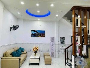 cần tiền làm ăn bán gấp nhà đường thạch lam, phú thạnh, q. tân phú, 1 trệt 2 lầu giá 2tỷ800tr