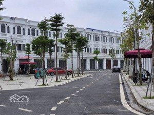 cần nhượng lại 2 căn nhà xây 3 tầng thuộc khu noxh minh phương thành phố việt trì cũ