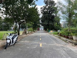 chính chủ bán khuôn đất biệt thự dự án huy hoàng, dt: 15x18m, gpxd: hầm + 5 tầng, chỉ 185 triệu/m2