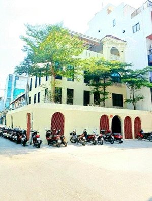 bán nhà góc 2 mặt tiền xuân thuỷ, p.thảo điền, quận 2. dt 17x19m, giá 86 tỷ tl