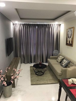 cho thuê căn hộ oriental plaza, dt: 78m2, 2pn, 2wc, nhà thoáng đẹp, giá 11tr/th .đt 