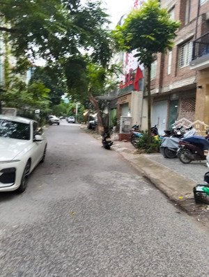 bán liền kề đẹp, văn khê hà đông. nhà mới 83m 4 tầng , mt 5m , thang máy. ở , làm văn phòng đẹp.