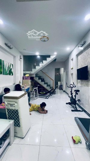 bán nhà lầu mặt tiền đường số 6 phường linh tây. gần phạm văn đồng. gần chợ thủ đức. sổ sạch.