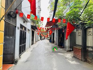 chính chủ bán nhà ngõ 79 cầu giấy 3 tầng dt30m mt6.2m 7.5 tỷ-lô góc hai mặt thoáng-sổ đỏ chính chủ