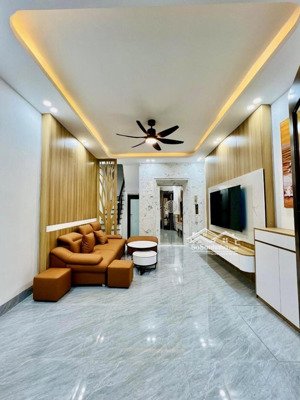 bán nhà trần khát chân, lõi quận hai bà trưng 35m, 5 tầng, thang máy, mặt tiền 4,2m,giá chỉ 8.6 tỷ