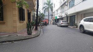 bán nhà ngõ 20 nguyễn chánh, cầu giấy: - dt 40m2 - mt 4m - từ tầng 2 là 60m2 - 3.5 tầng - lô góc