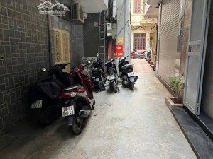 siêu phẩm cầu giấy-ngõ nông gần phố -5 tầng dân xây -nôi thất sang xịn -giá nhỉnh 13 tỷ