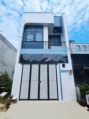 nhà 2 tầng, 65m2 hoàn công đủ, sổ riêng, 4 phòng ngủ, hẻm 6m sát vành đai 3