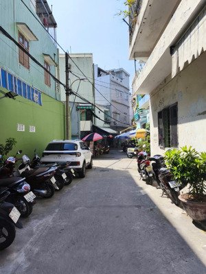 bán nhà 3 tầng mt 10m5 lê đình thám - đối diện chợ - mt rộng 8m5 - kẹp kiệt 5m. lh 