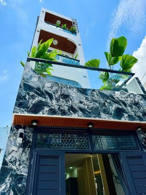 lên sóng nhà 4 tầng lầu + 3 phòng ngủ lớn- 1 sân thượng + 2 ban công- đường quang trung - ds 18