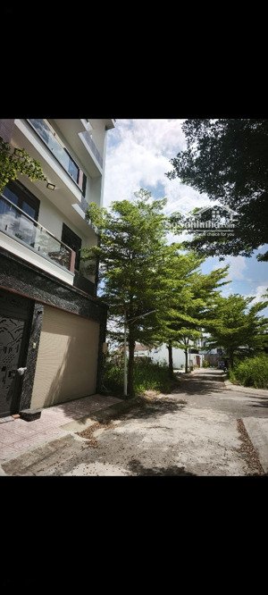 đất giá: 4,6ty, dt: 7*15m, vào 50m, khu 409/ nguyễn văn tạo, xã long thới, nhà bè