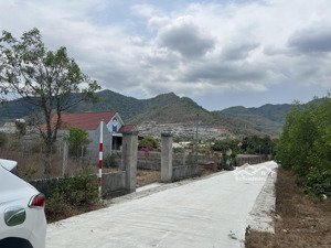 bán 2 lô đất sổ riêng 1000m2 xã châu pha, tp phú mỹ. đường 7m 2,6 tỷ, vị trí đẹp thuận tiện đi lại.