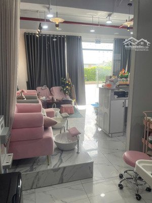 vị trí đắc địa ngay sảnh cho thuê căn shop house vừa ở và kinh doanh 110m2