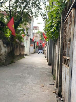 bán nhà thọ am sát cầu vượt ngũ hiệp,vị trí đẹp, ngõ nông 1 nhà ô tô tránh đỗ ngày đêm giá hơn 5 tỷ