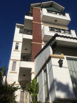 bán nhanh nhà mặt tiền thạnh lộc 41 diện tích 7x19 , 1 tầng hầm , 1 trệt , 3 lầu giá 12.9ti