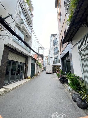 hàng hiếm - phú nhuận - 61m2 (5x12)- hxh 6 mét thông, xe hơi ngủ nhà 3 tầng giá chỉ 10.99 tỷ tl