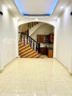 bán nhà phú thượng, vỉa hè rộng, ô tô tránh.