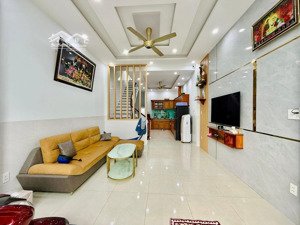 bán nhà riêng 60m2 ngay chợ thạnh xuân quận 12 hẻm xe hơi