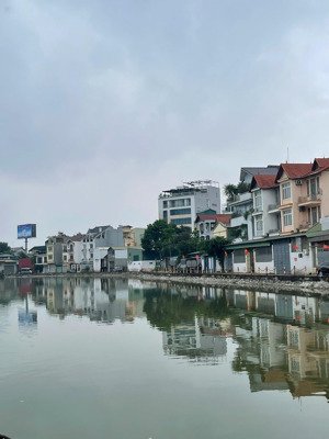 bán nhà riêng cự khối long biên xây 4 tầng kiên cố dt: 158m2 view hồ giá 32 tỷ, mặt tiền rộng