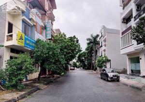 Cho thuê nhà lô 9 Lê Hồng Phong