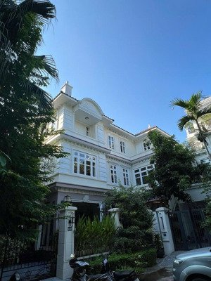 bán gấp biệt thự ciputra lô góc, 3 thoáng, nội thất châu âu, ở ngay 300m2* 4,5t.