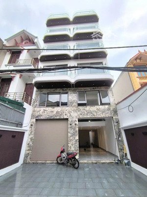 nhà mới 7tầng-chu huy mân-ngay chợ phúc đồng-công viên-500m ra eaon long biên