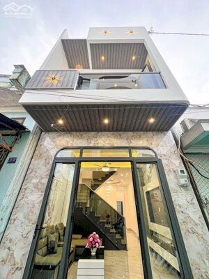 Nhà trệt lầu xây mới 3 phòng ngủ, gần trường đại học Kỹ Thuật Công Nghệ