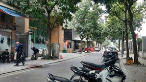 bán tòa nhà văn phòng 9 tầng mặt phố lạc long quân, tây hồ. lô góc, thang máy, hầm để xe rộng rãi.