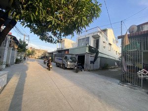 chủ gởi bán căn nhà mặt tiền nhựa 7m, vỉa hè mỗi bên 3m, p.phú chánh, tp.tân uyên - bình dương.