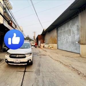 Chính chủ cần tiền bán gấp nhà mặt tiền khủng , ô tô thông khắp ngã